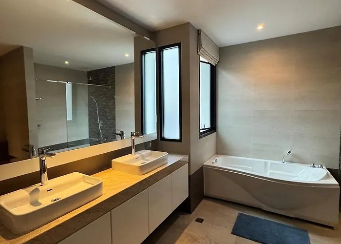 Bkk Luxuxy Pool 4br Вилла